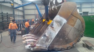 Hitachi EX2500 Bucket Rebuild